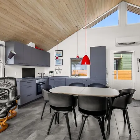 Ioar - 10m From The Sea By Interhome *